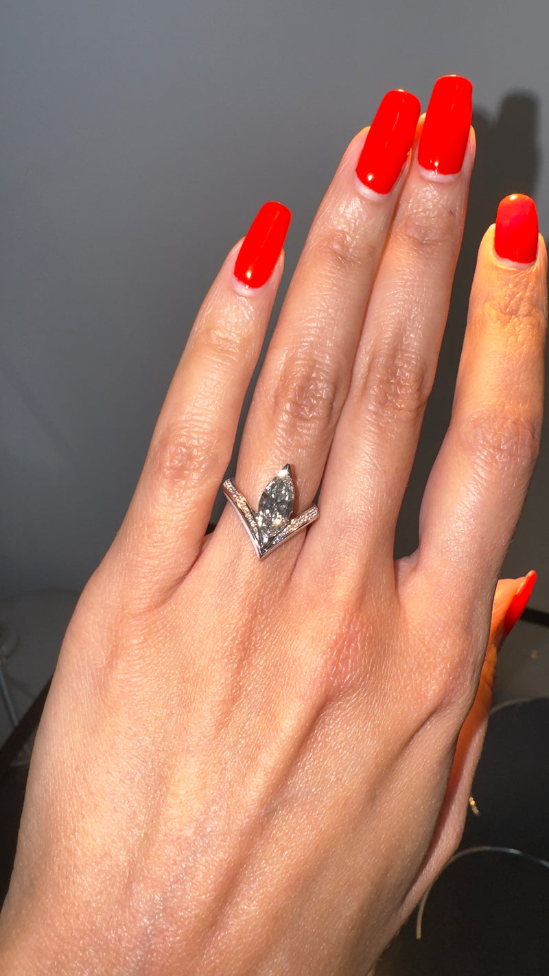 Yasmeen Ring with Brilliant Marquise-Cut White Diamond In 18-Karat Yellow Gold With Enamel