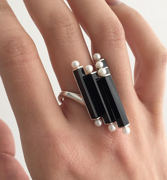 Invidia Black Onyx Column & Pearl Ring In 18-Karat Yellow Gold