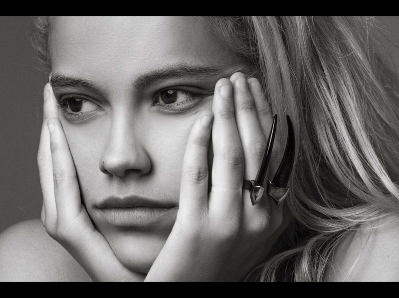Model  Victoria Brito wears the Damian Black Onyx Horn Ring 